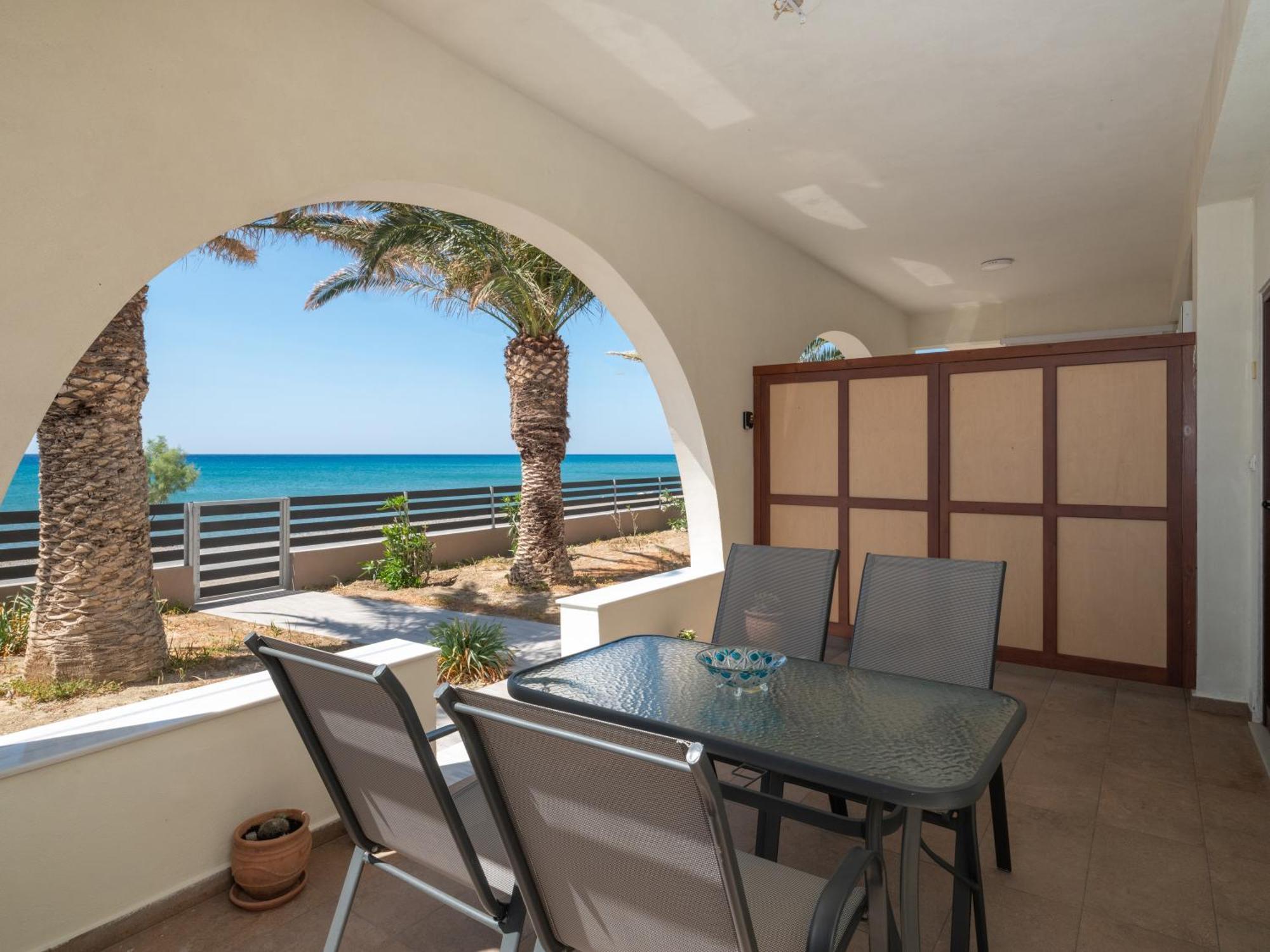Atalanti Seaside Junior Suites Keratokampos Exterior photo